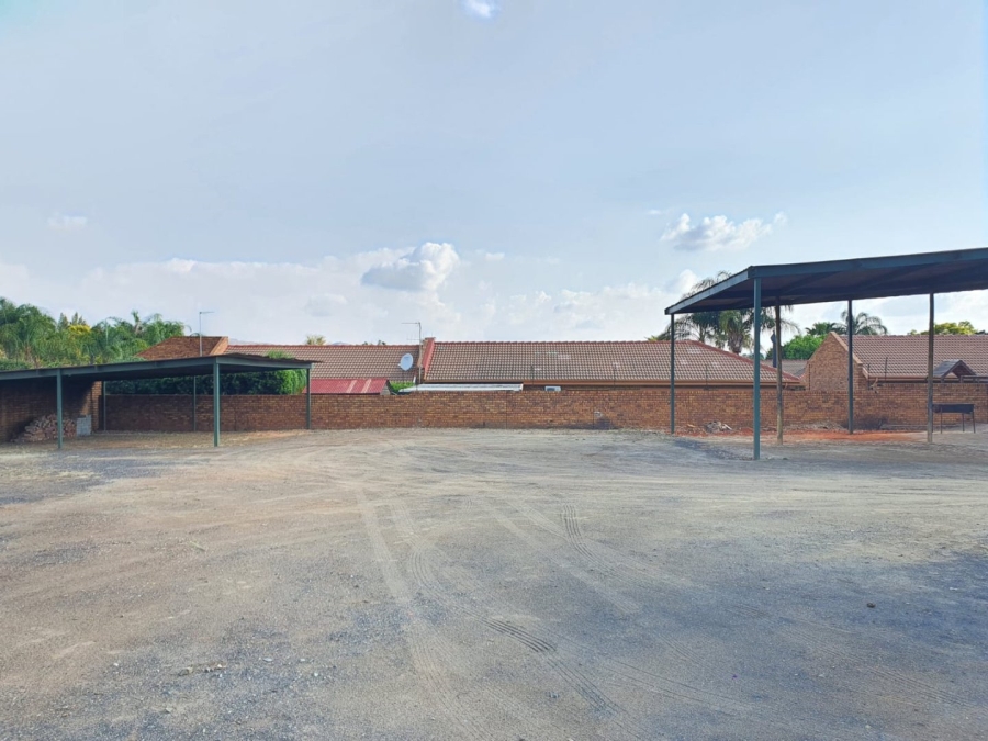 To Let commercial Property for Rent in Melodie North West